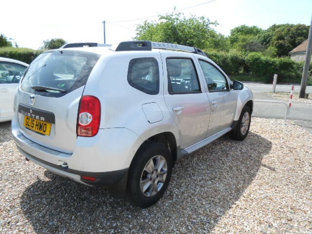 Dacia Duster Suv 1.5 Laureate Dci 110 4X2 2015 GL15HWO Silver #2