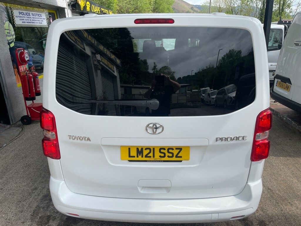 Toyota PROACE D-4d L1 Combi Minibus 9 Seater LM21SSZ White #3