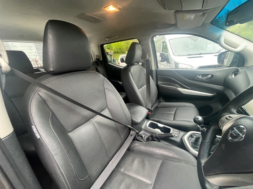 Nissan Navara Dci Tekna 4X4 Dcb Crew-cab LO67WYR Grey #5