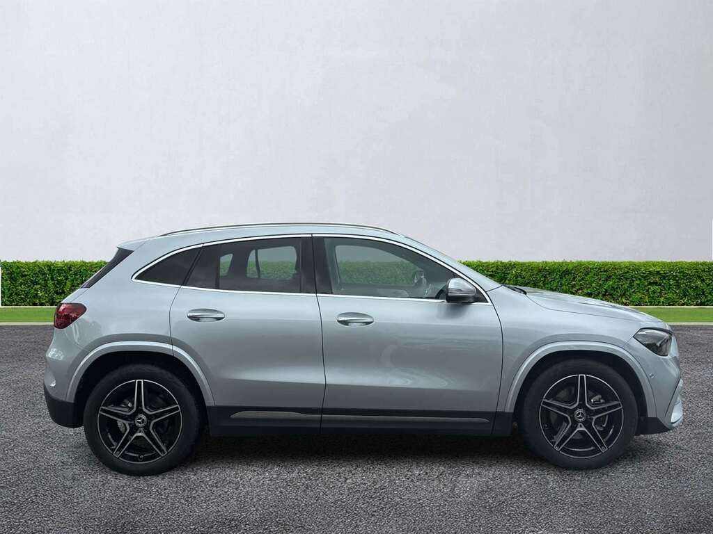 Mercedes-Benz GLA Class Gla 200 Amg Line Executive Silver #3
