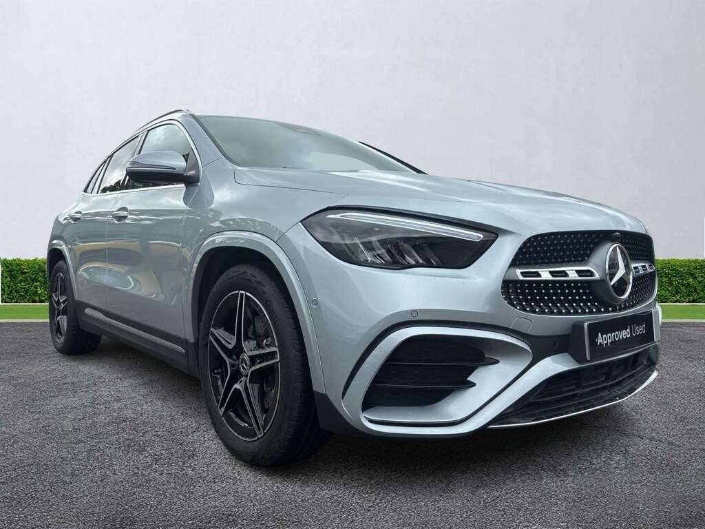 Mercedes-Benz GLA Class Gla 200 Amg Line Executive Silver