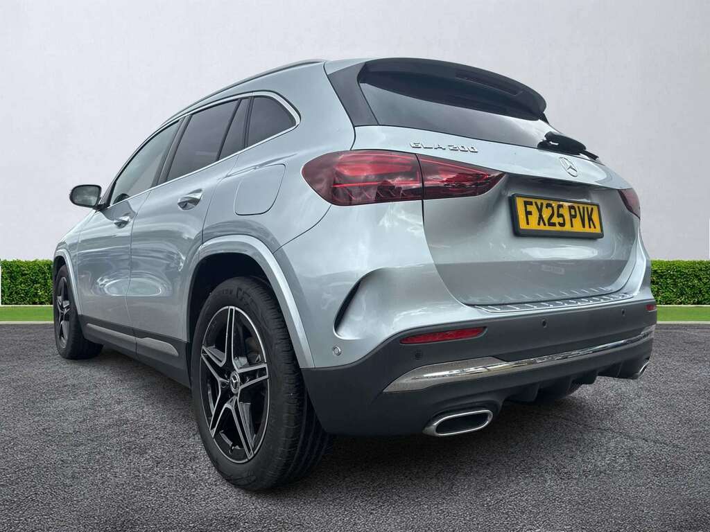 Mercedes-Benz GLA Class Gla 200 Amg Line Executive Silver #2
