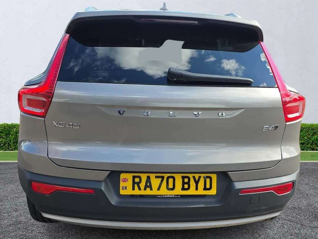 Volvo XC40 2.0 B4p Inscription Awd Grey #4