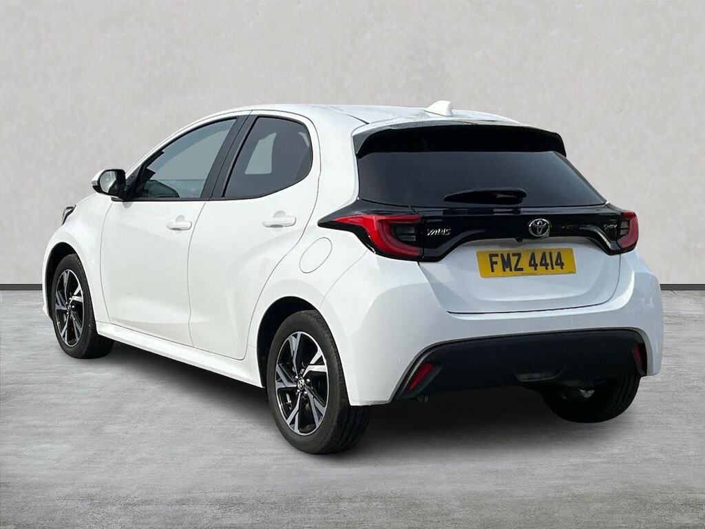 Toyota Yaris 1.5 Vvt-h Design Hatchback Hybrid E-cvt FMZ4414 White #2