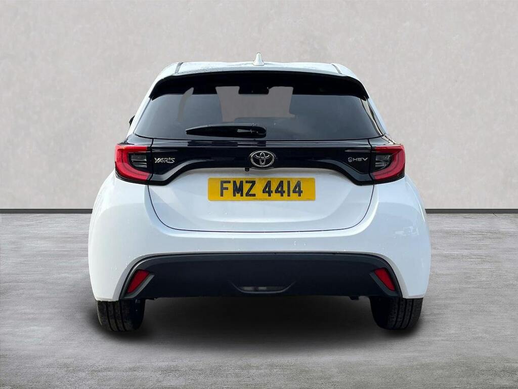 Toyota Yaris 1.5 Vvt-h Design Hatchback Hybrid E-cvt FMZ4414 White #4