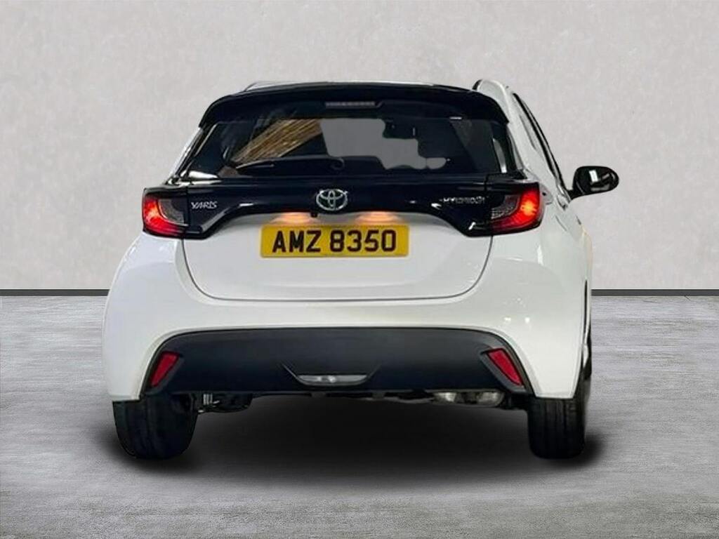 Toyota Yaris 1.5 Vvt-h Icon Hatchback Hybrid E-cvt E AMZ8350 White #4