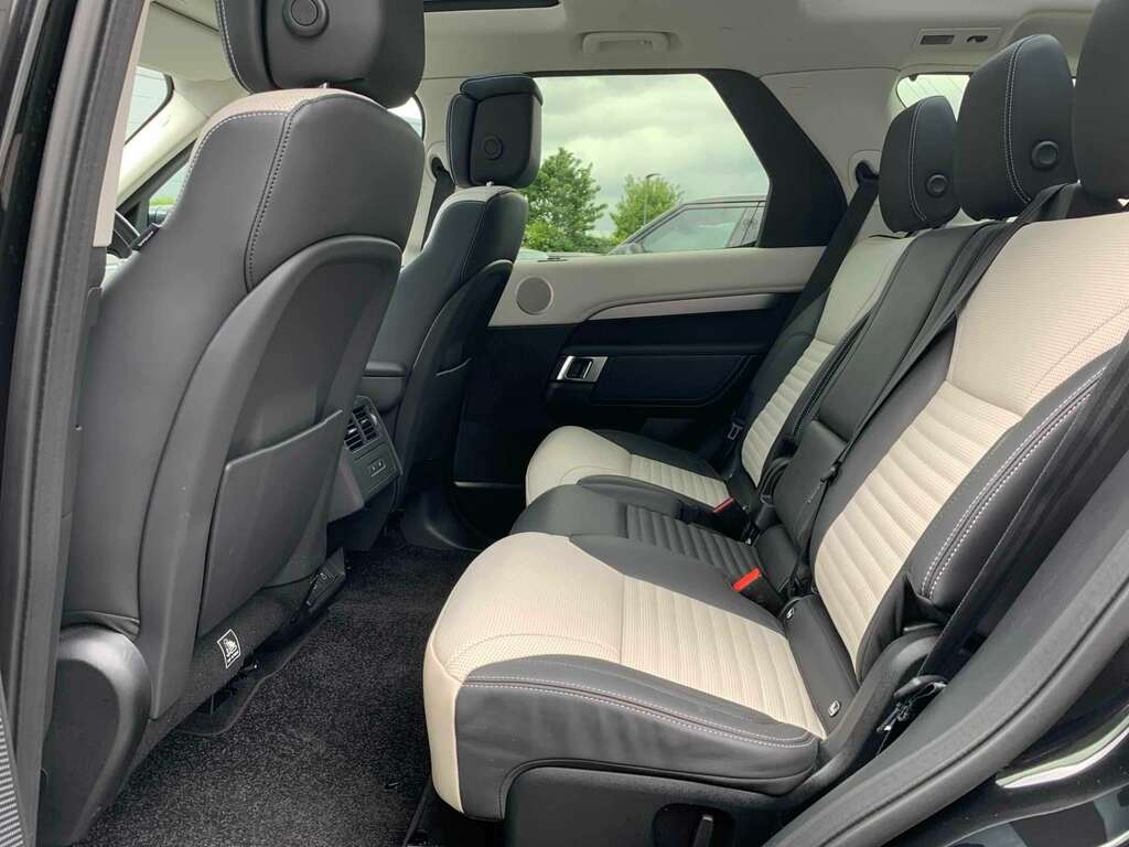 Land Rover Discovery 3.0 D350 Dynamic Hse KK24JTO Black #4