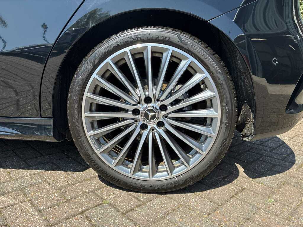 Mercedes-Benz A Class A180 Amg Line Premium Plus Black #6