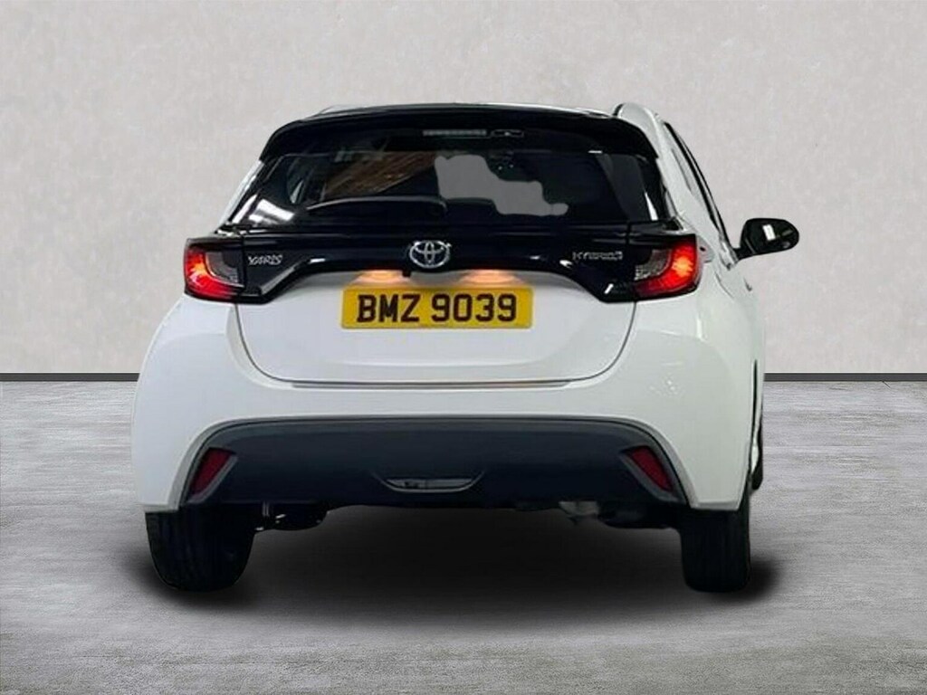 Toyota Yaris 1.5 Vvt-h Icon Hatchback Hybrid E-cvt E BMZ9039 White #4