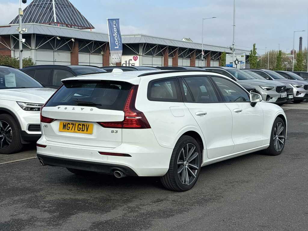 Volvo V60 2.0 B3p Momentum 7 Speed WG71GDV White #4