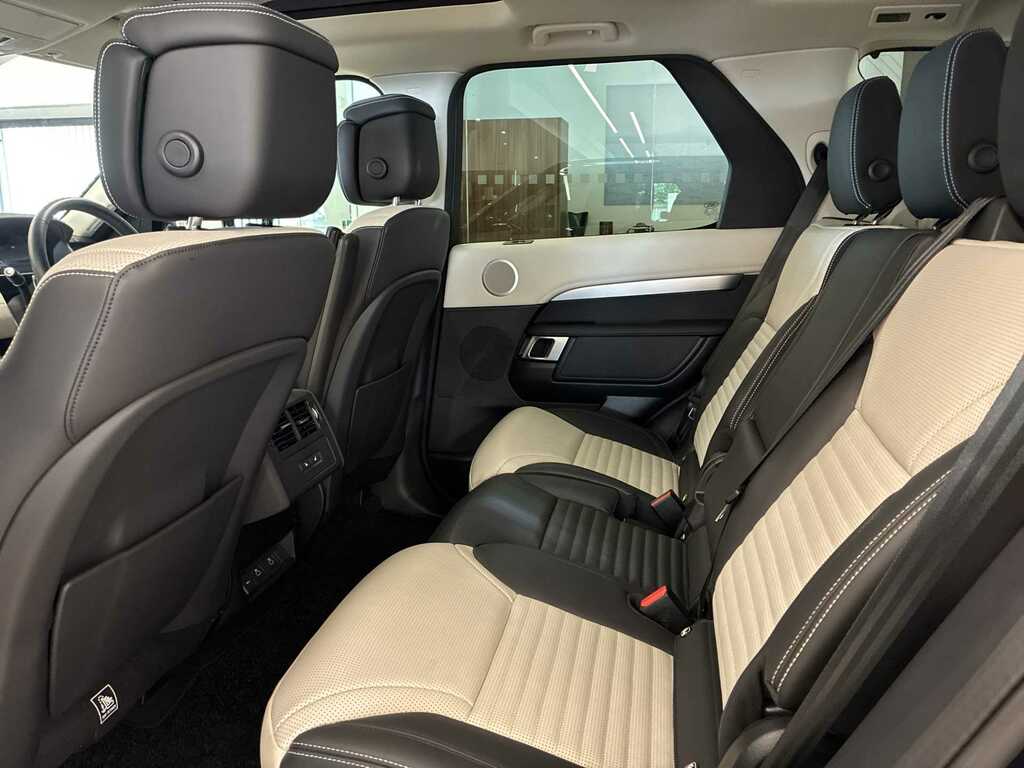 Land Rover Discovery 3.0 D350 Dynamic Hse Black #4
