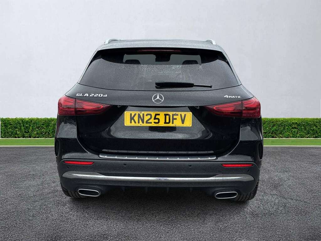 Mercedes-Benz GLA Class Gla 220D 4Matic Amg Line Premium Plus KN25DFV Black #4