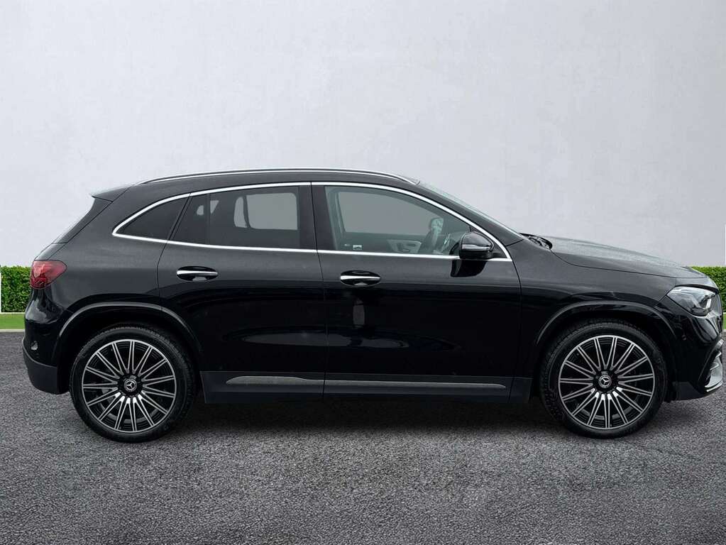 Mercedes-Benz GLA Class Gla 220D 4Matic Amg Line Premium Plus KN25DFV Black #3
