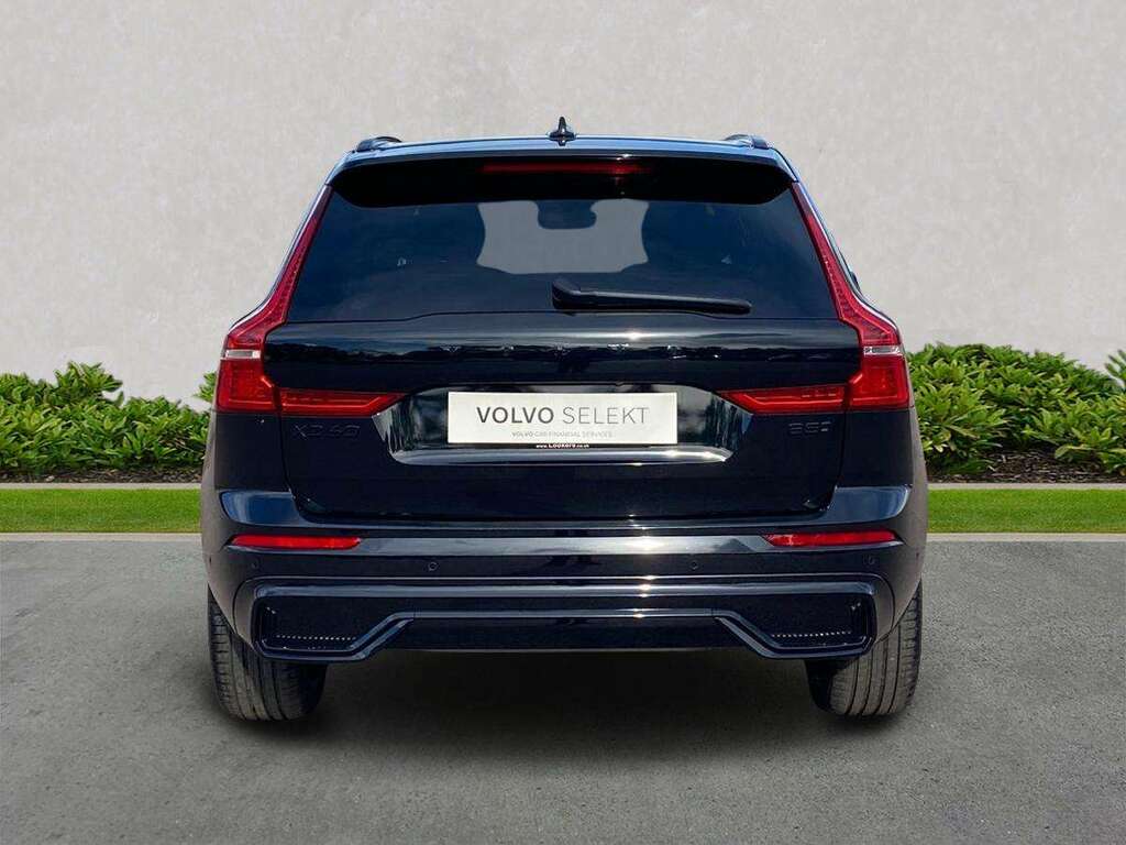 Volvo XC60 2.0 B5p Plus Black Edition Awd Geartronic YA74FHJ Black #4