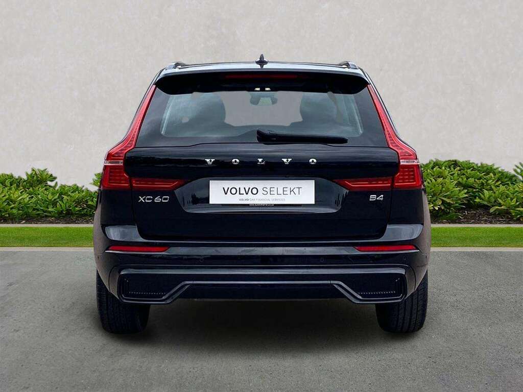 Volvo XC60 2.0 B4p Plus Dark Geartronic YY72XSR Black #4