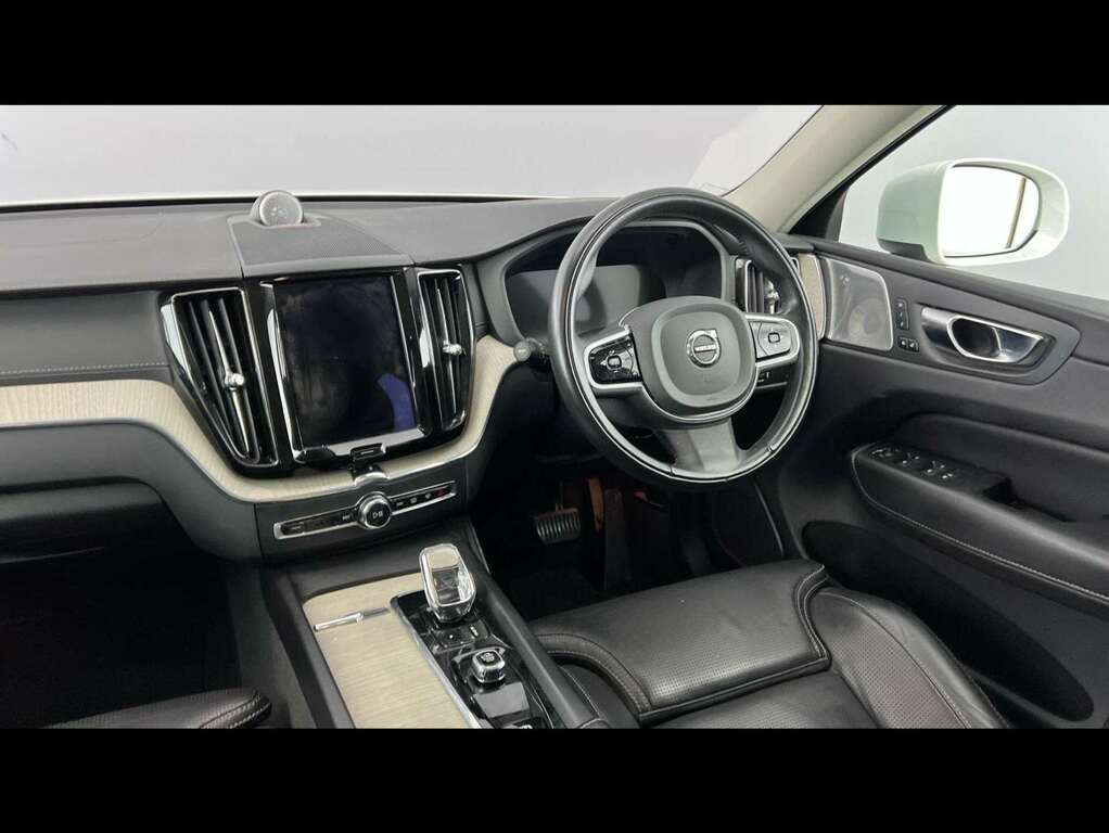 Volvo XC60 2.0 B5p Inscription Awd Geartronic YW71AEA White #4