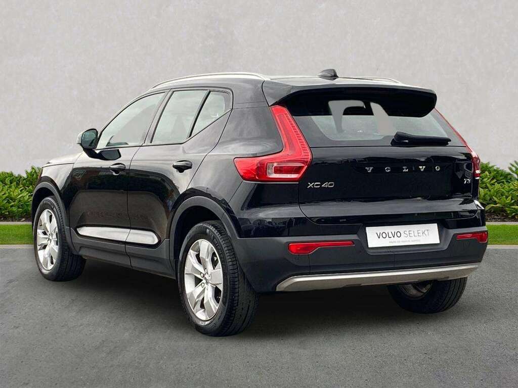 Volvo XC40 1.5 T3 163 Momentum Geartronic Black #2