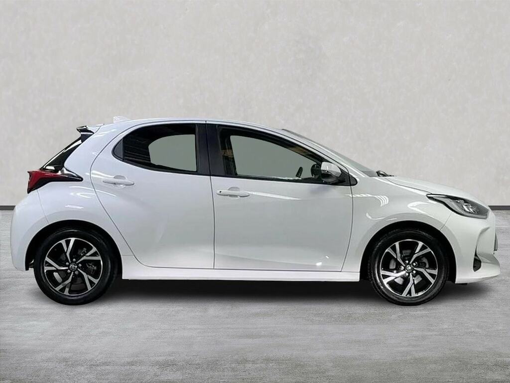 Toyota Yaris 1.5 Vvt-h Design Hatchback Hybrid E-cvt DMZ4739 White #3