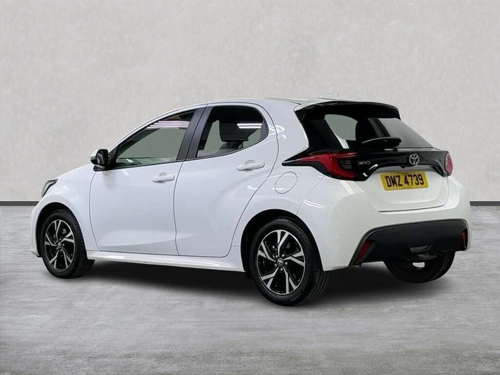 Toyota Yaris 1.5 Vvt-h Design Hatchback Hybrid E-cvt DMZ4739 White #2
