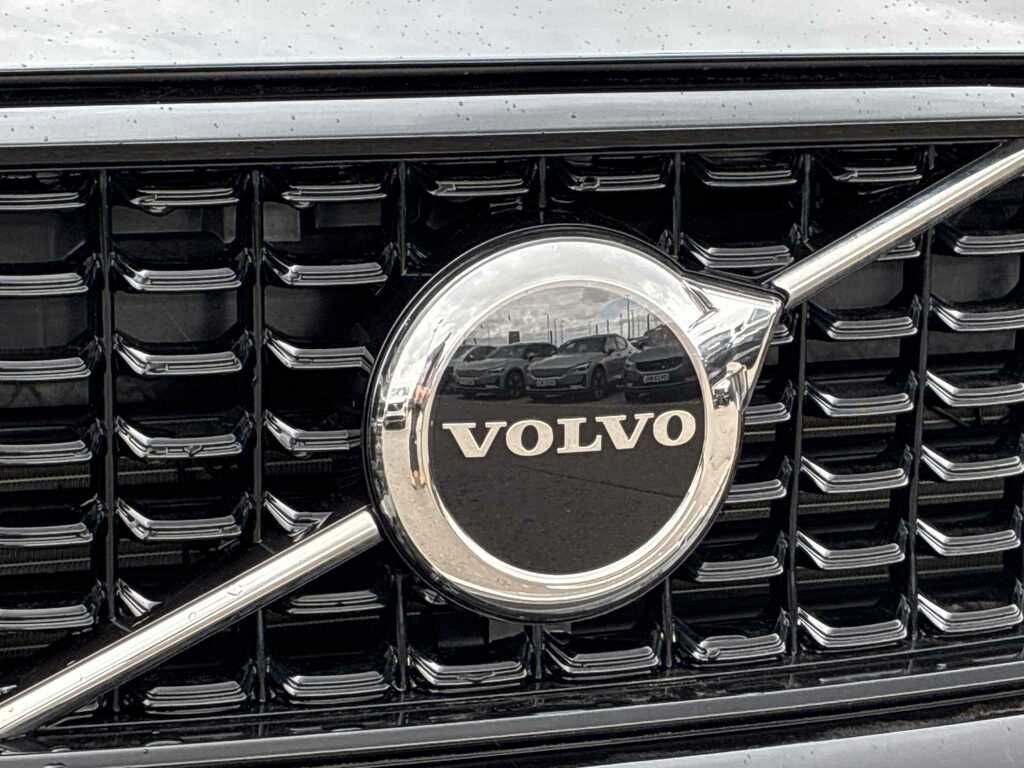 Volvo XC40 2.0 B4p Plus Dark OY75VGD Black #4