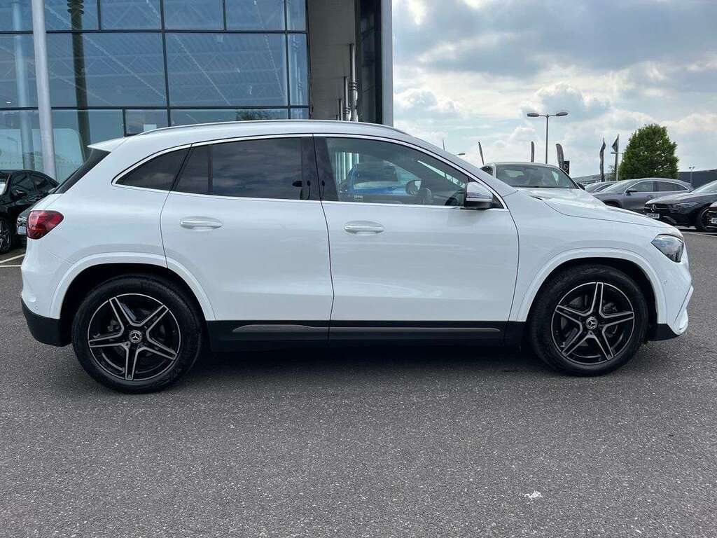 Mercedes-Benz GLA Class Gla 200 Amg Line Executive White #3