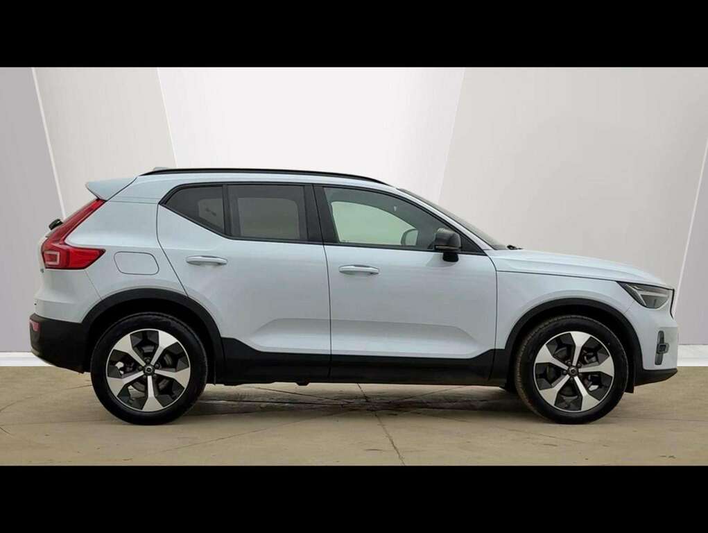Volvo XC40 2.0 B3p Plus Dark RE25KPX Blue #2