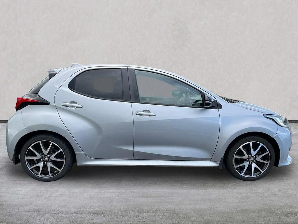 Toyota Yaris 1.5 Vvt-h Dynamic Hatchback Hybrid E-cv UGZ7717 Silver #4