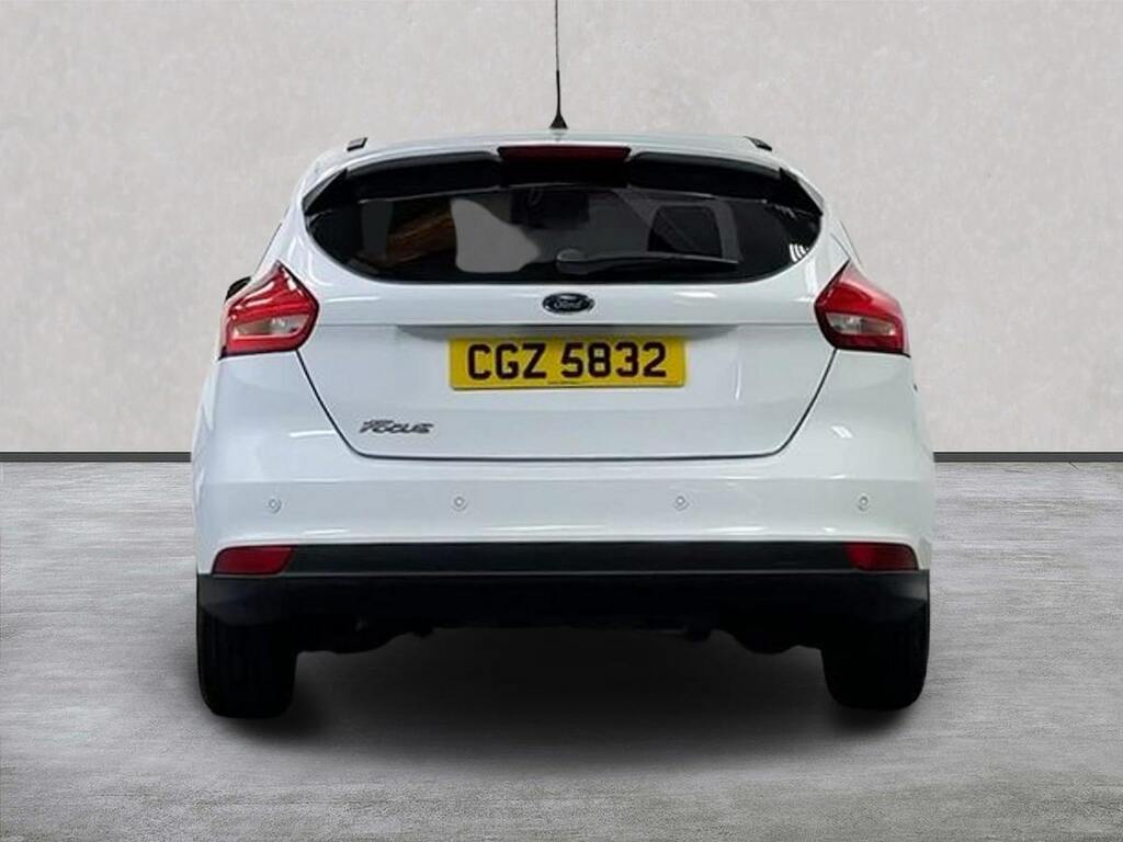 Ford Focus 1.5 Tdci Titanium Hatchback Euro CGZ5832 White #4