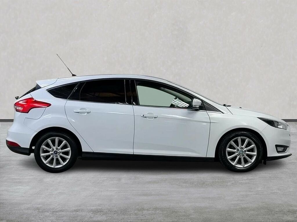 Ford Focus 1.5 Tdci Titanium Hatchback Euro CGZ5832 White #3