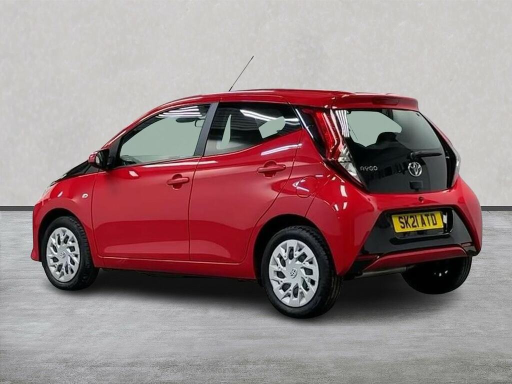 Toyota Aygo 1.0 Vvt-i X-play Tss SK21ATD Red #2
