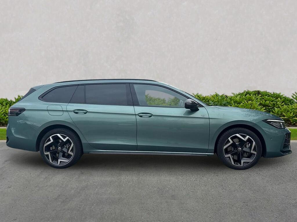 Volkswagen Passat 1.5 Tsi Ehybrid 19.7Kwh R-line Estate P Green #2