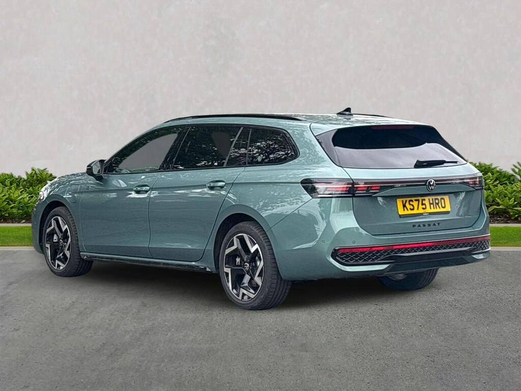 Volkswagen Passat 1.5 Tsi Ehybrid 19.7Kwh R-line Estate P Green