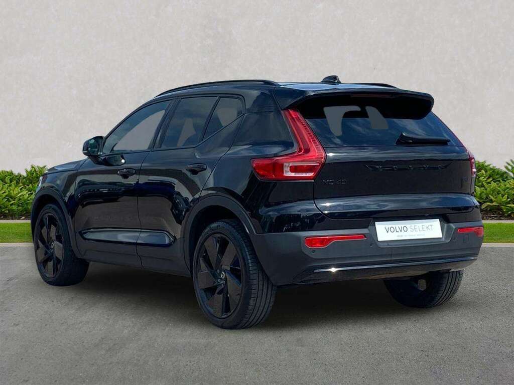 Volvo XC40 2.0 B4p Plus Black Edition VN25ULG Black #2