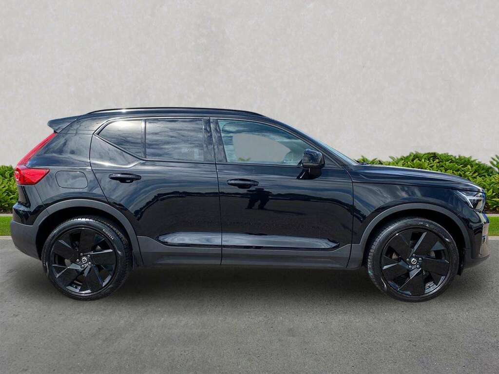 Volvo XC40 2.0 B4p Plus Black Edition VN25ULG Black #3