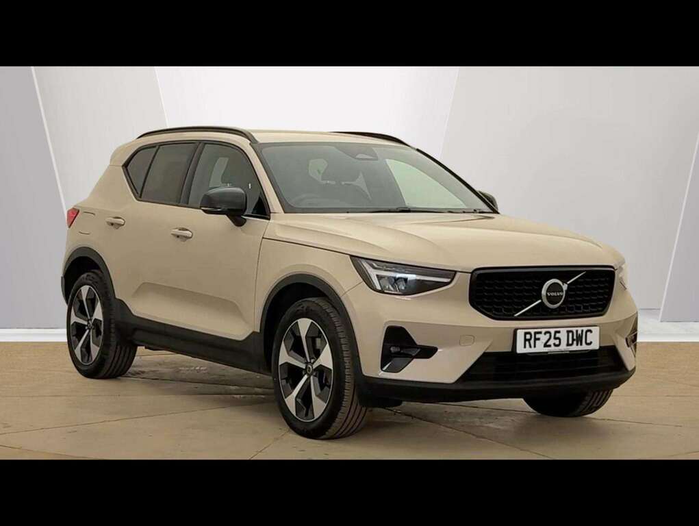 Volvo XC40 2.0 B4p Plus Dark Gold