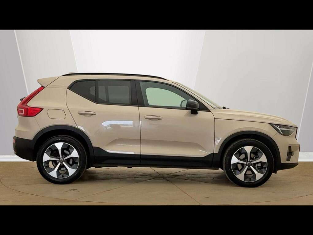 Volvo XC40 2.0 B4p Plus Dark RF25DWC Gold #2