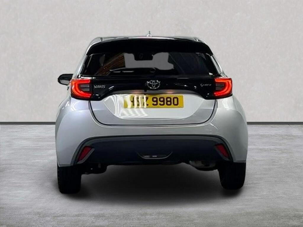 Toyota Yaris 1.5 Vvt-h Design Hatchback Hybrid E-cvt HSZ9980 Silver #4