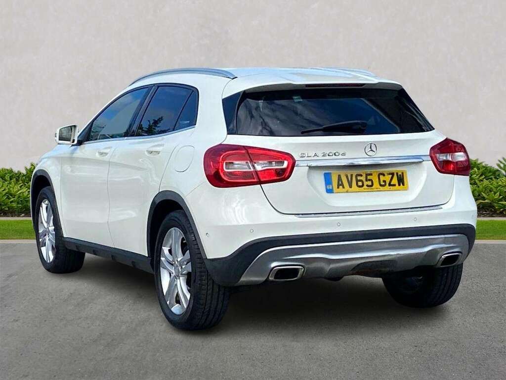 Mercedes-Benz GLA Class Gla 200D Sport Executive White #2