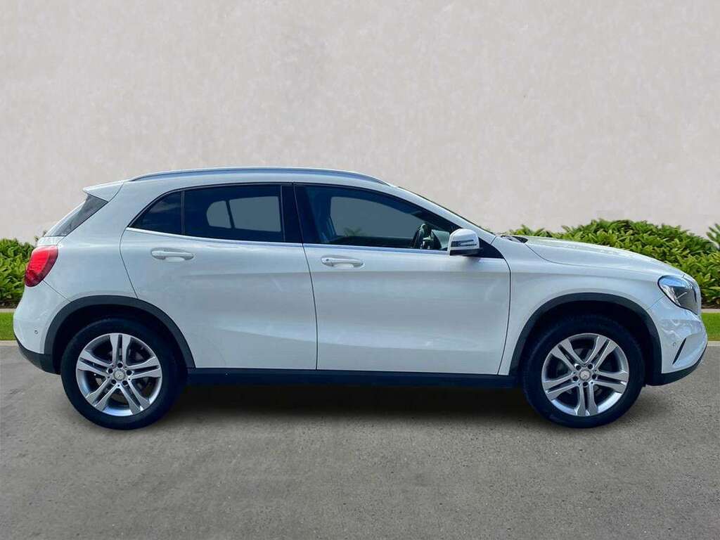 Mercedes-Benz GLA Class Gla 200D Sport Executive White #3
