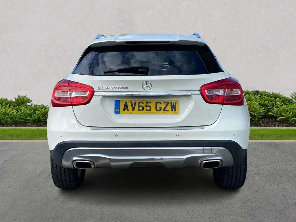 Mercedes-Benz GLA Class Gla 200D Sport Executive White #4