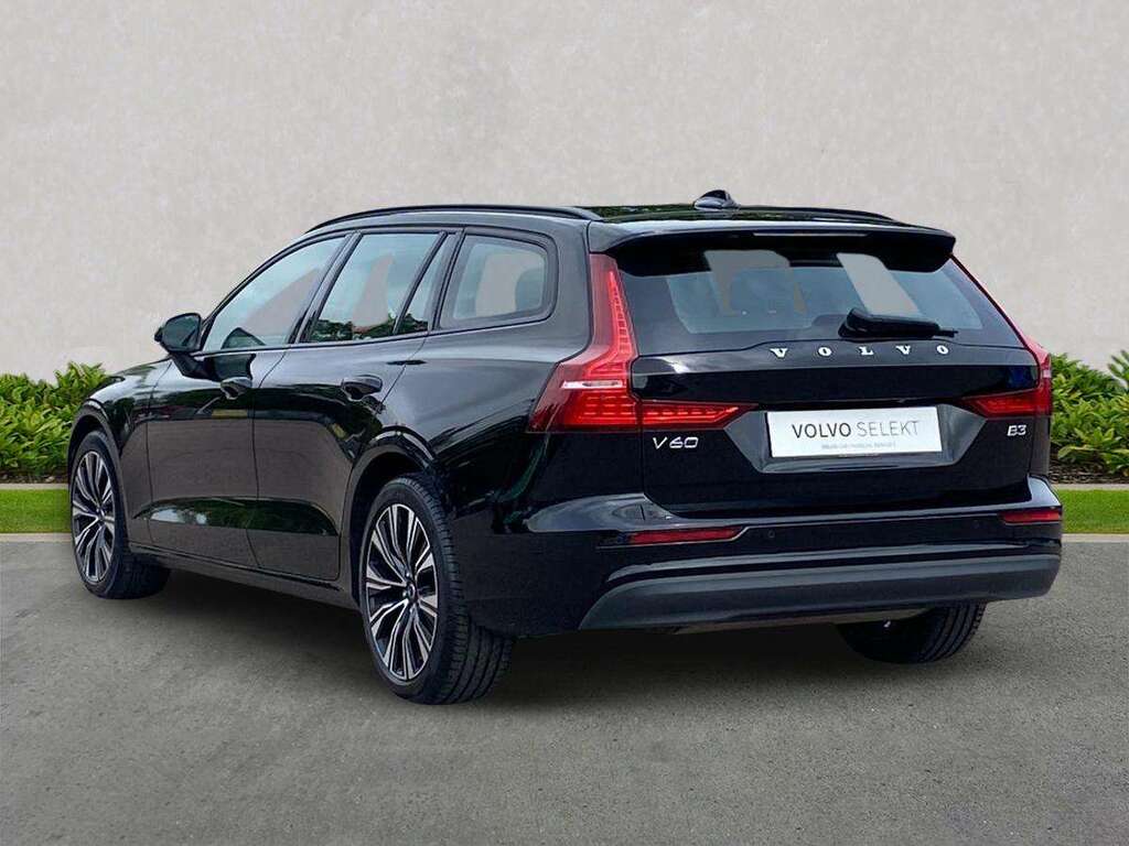 Volvo V60 2.0 B3p Core 7 Speed Black #2