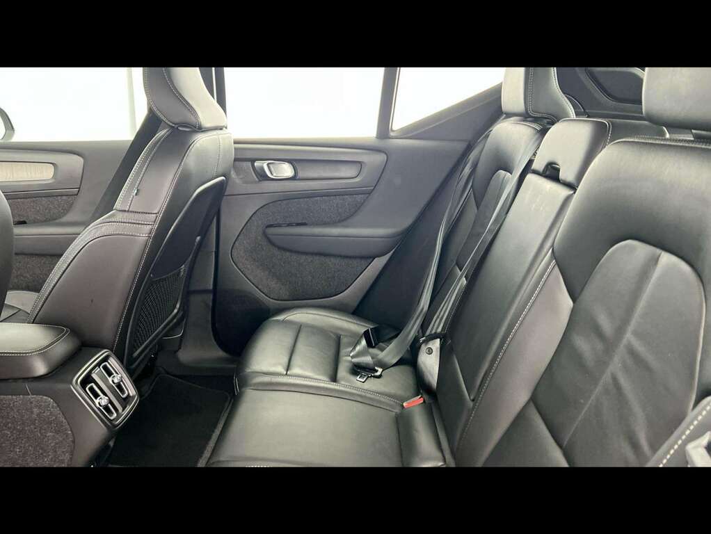 Volvo XC40 1.5 T3 163 Inscription Geartronic RV22CME Black #4