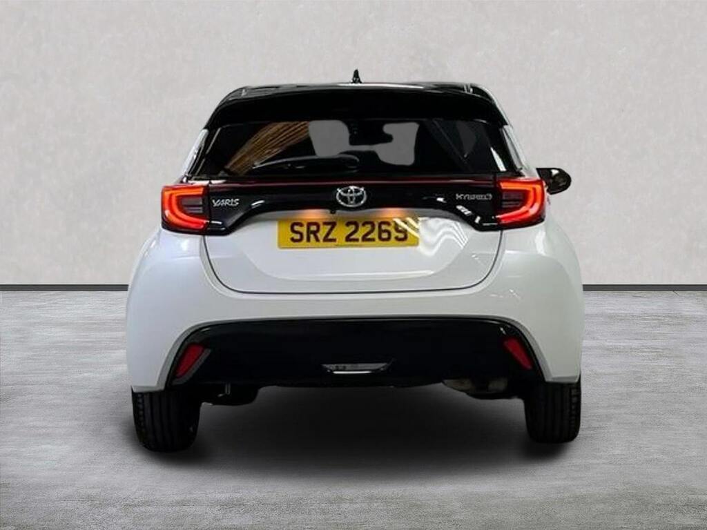 Toyota Yaris 1.5 Vvt-h Dynamic Hatchback Hybrid E-cv SRZ2269 White #4