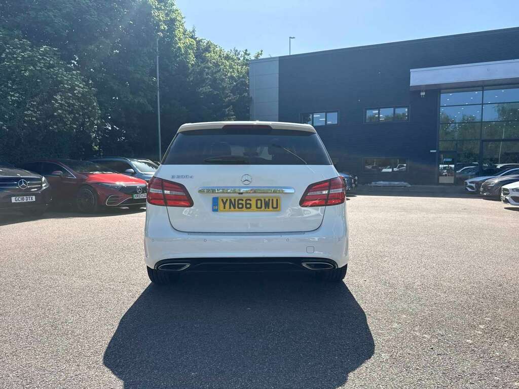 Mercedes-Benz B Class B200d Amg Line Premium Plus White #4