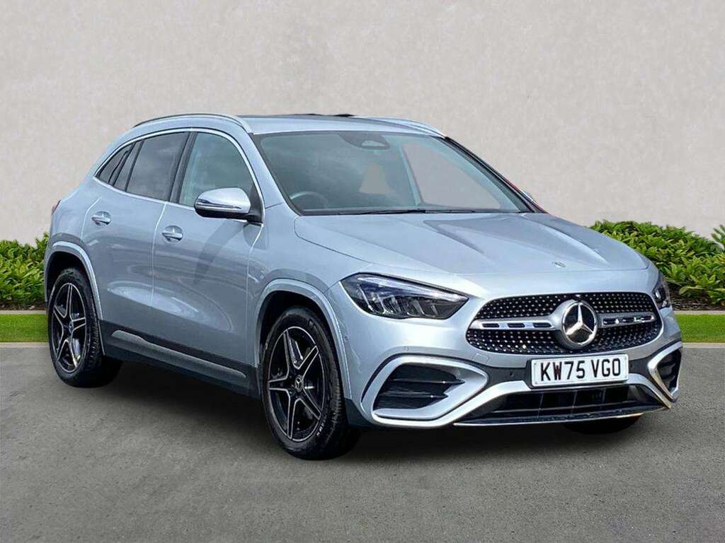Mercedes-Benz GLA Class Gla 200 Amg Line Executive Silver