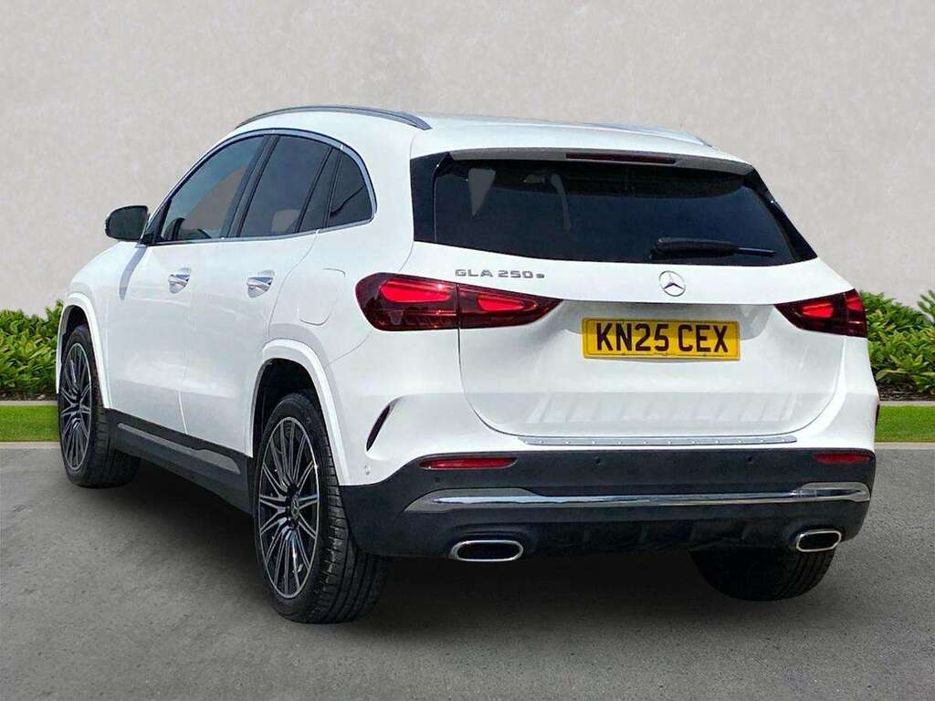 Mercedes-Benz GLA Class Gla 250E Amg Line Premium KN25CEX White #2