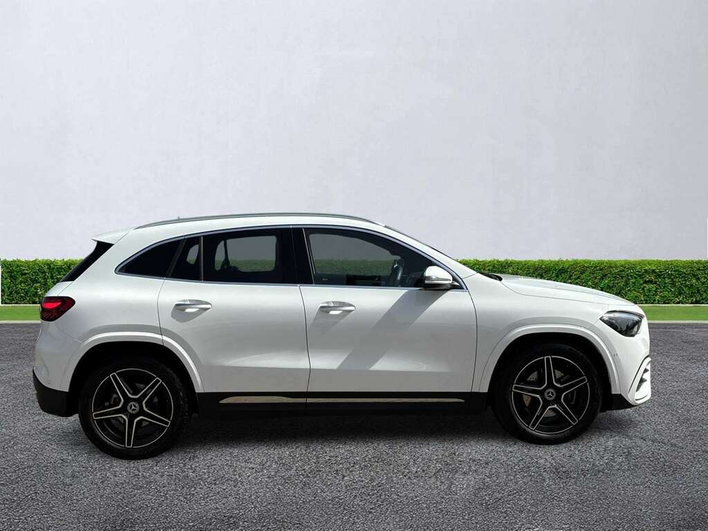 Mercedes-Benz GLA Class Gla 200 Amg Line Executive White #3