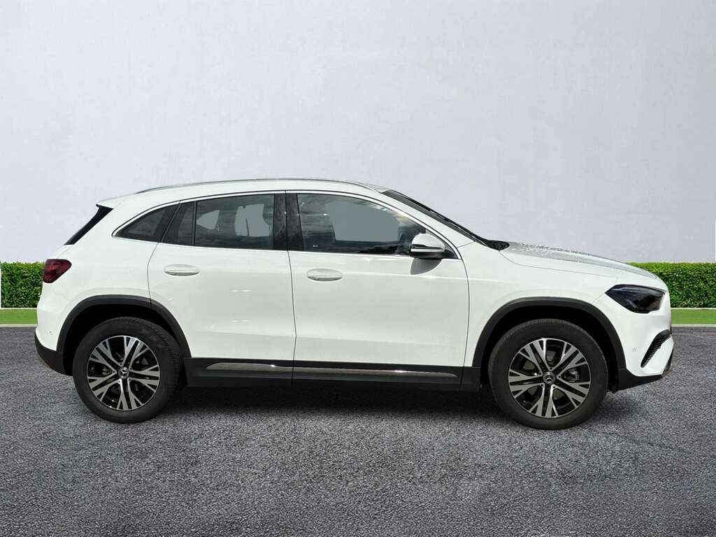 Mercedes-Benz GLA Class Gla 200D Sport Executive White #2