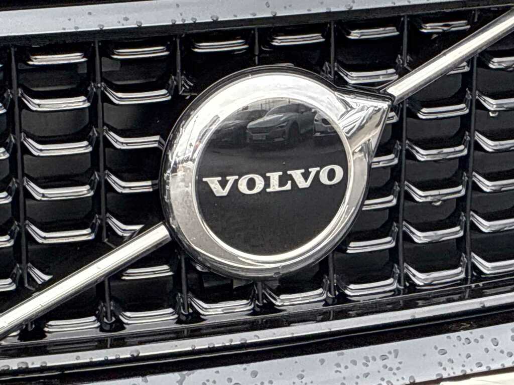 Volvo XC40 2.0 B3p Plus Dark SA23YPT Black #4