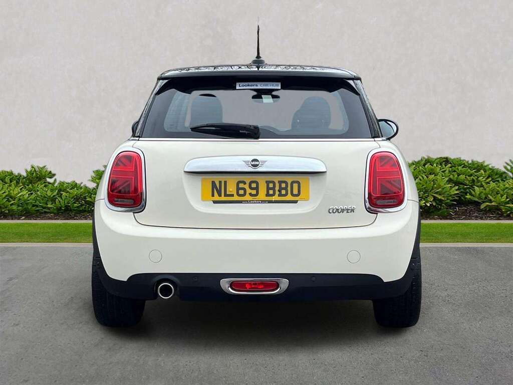 Mini Hatch 1.5 Cooper Exclusive Hatchback E NL69BBO White #4